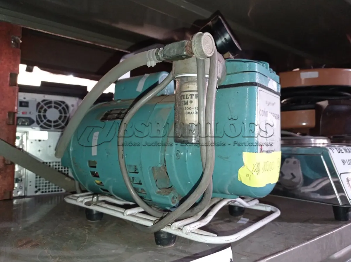 LOTE 064 - 01 BOMBA DE VÁCUO MARCA DIA-PUMP. (NO ESTADO) ATENÇÃO! FAZER A VISITAÇÃO ANTES DE ARREMATAR, NÃO SABEMOS SE FUNCIONA. LEILÃO NÃO TEM GARANTIA E NEM DEVOLUÇÃO, SUJEITO A POSSÍVEIS AVARIAS VISÍVEIS/OCULTAS E/OU AUSÊNCIA DE COMPONENTES.