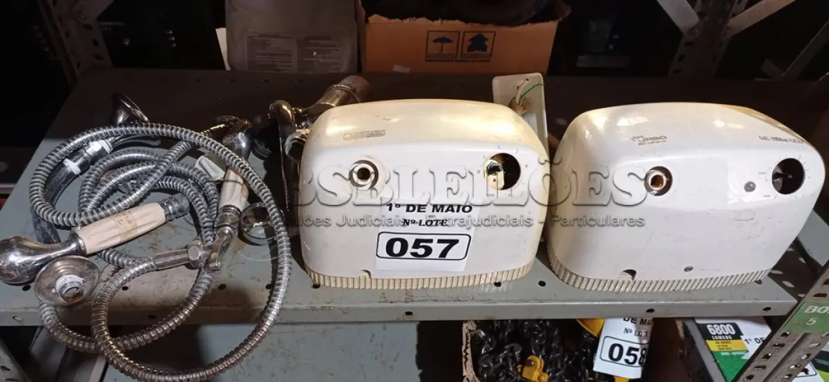 LOTE 057 - 02 DUCHAS E MATERIAL HIDRÁULICO DIVERSOS. (NO ESTADO) ATENÇÃO! FAZER A VISITAÇÃO ANTES DE ARREMATAR, NÃO SABEMOS SE FUNCIONA. LEILÃO NÃO TEM GARANTIA E NEM DEVOLUÇÃO, SUJEITO A POSSÍVEIS AVARIAS VISÍVEIS/OCULTAS E/OU AUSÊNCIA DE COMPONENTES.