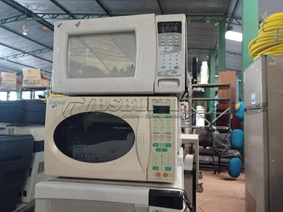 LOTE 176 - 06 MICRO-ONDAS MARCAS E MODELOS DIVERSOS PARA RETIRADA DE PEÇAS. (NO ESTADO) ATENÇÃO! FAZER A VISITAÇÃO ANTES DE ARREMATAR, NÃO SABEMOS SE FUNCIONA. LEILÃO NÃO TEM GARANTIA E NEM DEVOLUÇÃO, SUJEITO A POSSÍVEIS AVARIAS VISÍVEIS/OCULTAS E/OU AUSÊNCIA DE COMPONENTES.