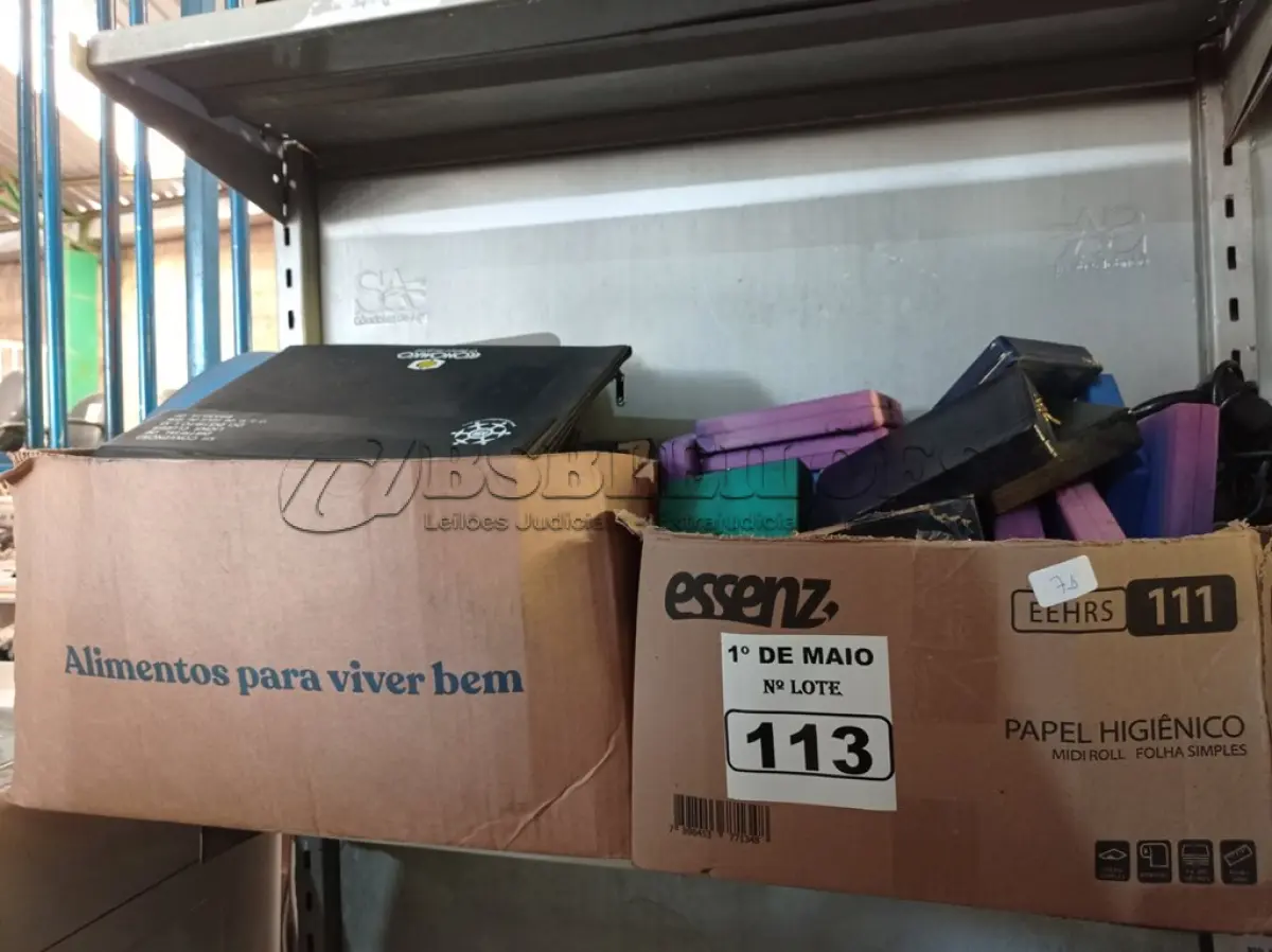 LOTE 113 - 01 LOTE COM PASTAS E CASES DIVERSOS. (NO ESTADO) ATENÇÃO! FAZER A VISITAÇÃO ANTES DE ARREMATAR, NÃO SABEMOS SE FUNCIONA. LEILÃO NÃO TEM GARANTIA E NEM DEVOLUÇÃO, SUJEITO A POSSÍVEIS AVARIAS VISÍVEIS/OCULTAS E/OU AUSÊNCIA DE COMPONENTES.