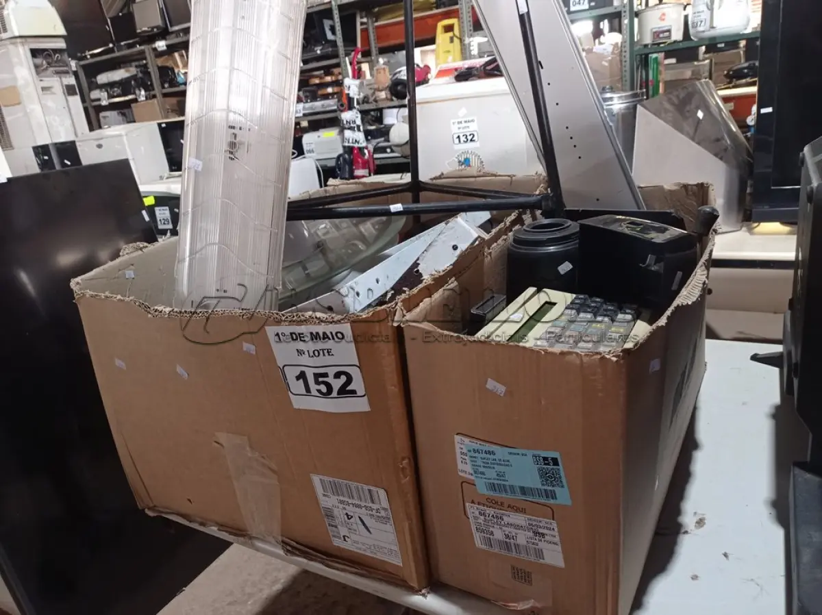 LOTE 152 - 01 LOTE COM MATERIAIS DIVERSOS. (NO ESTADO) ATENÇÃO! FAZER A VISITAÇÃO ANTES DE ARREMATAR, NÃO SABEMOS SE FUNCIONA. LEILÃO NÃO TEM GARANTIA E NEM DEVOLUÇÃO, SUJEITO A POSSÍVEIS AVARIAS VISÍVEIS/OCULTAS E/OU AUSÊNCIA DE COMPONENTES.