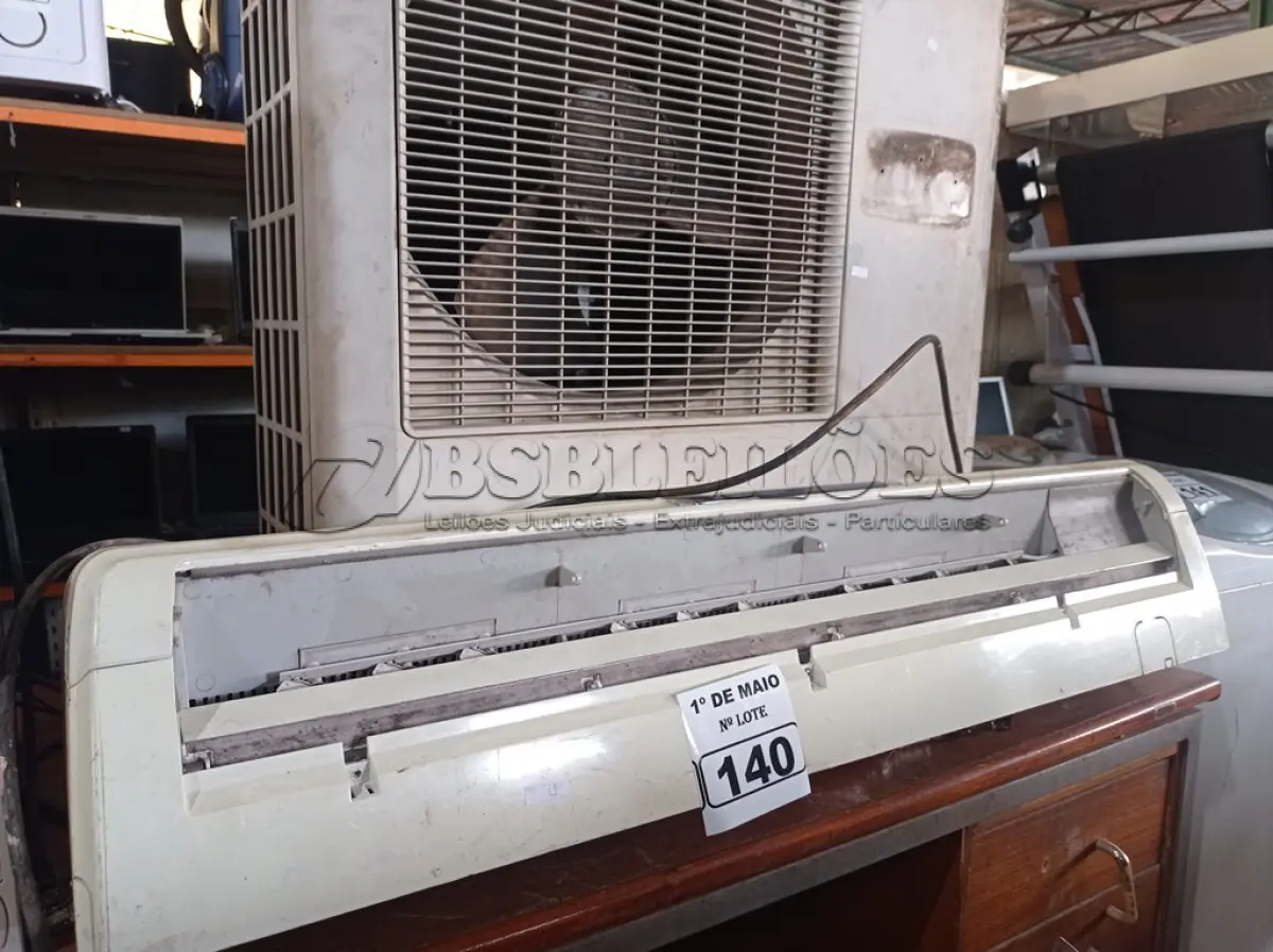LOTE 140 - 01 AR CONDICIONADO MARCA FUJITSU. (NO ESTADO) ATENÇÃO! FAZER A VISITAÇÃO ANTES DE ARREMATAR, NÃO SABEMOS SE FUNCIONA. LEILÃO NÃO TEM GARANTIA E NEM DEVOLUÇÃO, SUJEITO A POSSÍVEIS AVARIAS VISÍVEIS/OCULTAS E/OU AUSÊNCIA DE COMPONENTES.