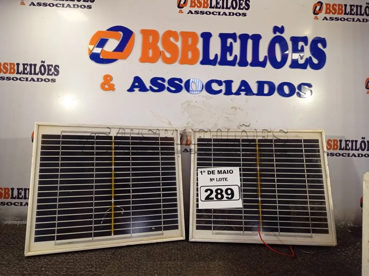 LOTE 289 - 02 PLACAS SOLARES 18V 10W. (NO ESTADO) ATENÇÃO! FAZER A VISITAÇÃO ANTES DE ARREMATAR, NÃO SABEMOS SE FUNCIONA. LEILÃO NÃO TEM GARANTIA E NEM DEVOLUÇÃO, SUJEITO A POSSÍVEIS AVARIAS VISÍVEIS/OCULTAS E/OU AUSÊNCIA DE COMPONENTES.