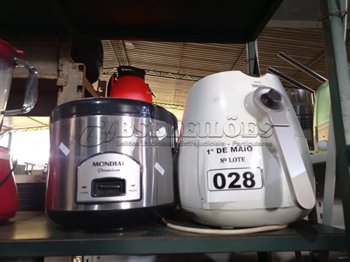 LOTE 028 - 01 AIRFRY WALITA 220V E 01 PANELA ELÉTRICA MARCA MONDIAL. (NO ESTADO) ATENÇÃO! FAZER A VISITAÇÃO ANTES DE ARREMATAR, NÃO SABEMOS SE FUNCIONA. LEILÃO NÃO TEM GARANTIA E NEM DEVOLUÇÃO, SUJEITO A POSSÍVEIS AVARIAS VISÍVEIS/OCULTAS E/OU AUSÊNCIA DE COMPONENTES.