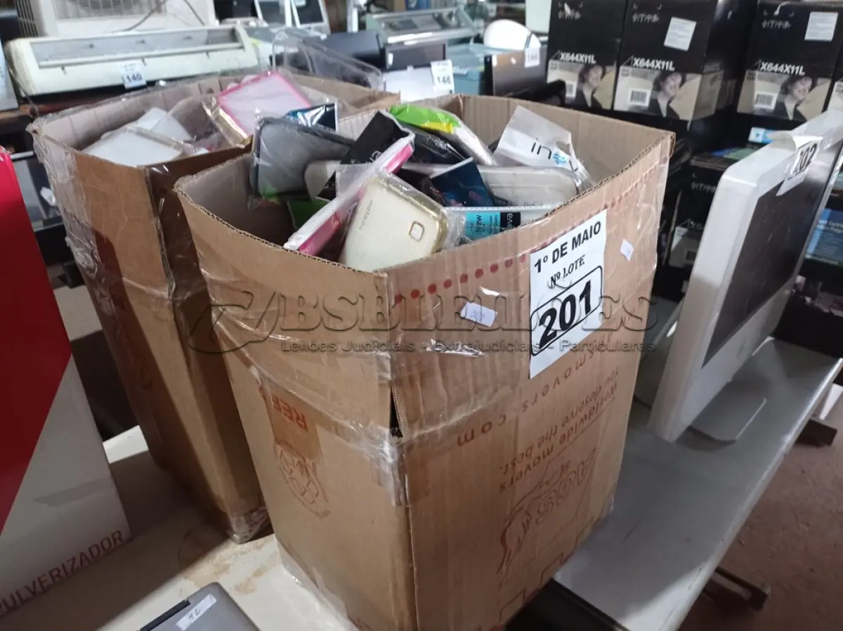 LOTE 201 - 01 LOTE COM DIVERSAS CAPINHAS PARA CELULAR MARCAS E MODELOS DIVERSOS. (NO ESTADO) ATENÇÃO! FAZER A VISITAÇÃO ANTES DE ARREMATAR, NÃO SABEMOS SE FUNCIONA. LEILÃO NÃO TEM GARANTIA E NEM DEVOLUÇÃO, SUJEITO A POSSÍVEIS AVARIAS VISÍVEIS/OCULTAS E/OU AUSÊNCIA DE COMPONENTES.