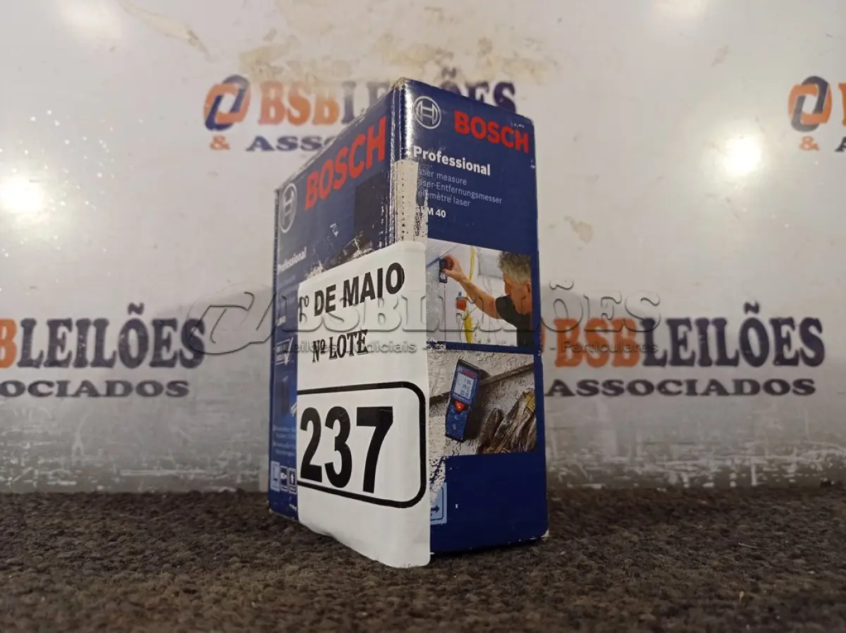LOTE 237 - 01 TRENA A LASER GLM 40 MARCA BOSCH. (NOVA). (NO ESTADO)