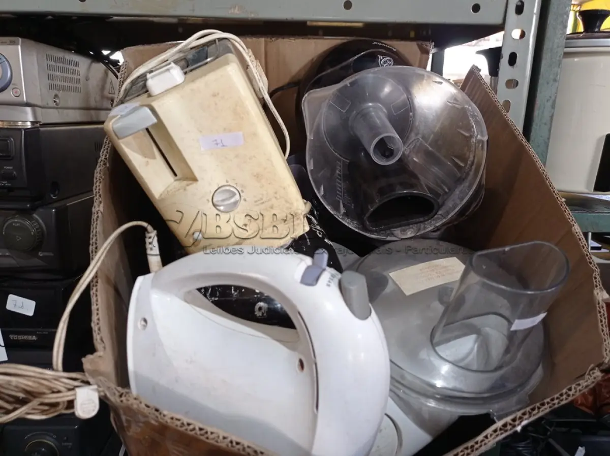 LOTE 049 - 01 LOTE COM UTENSÍLIOS DIVERSOS. (NO ESTADO) ATENÇÃO! FAZER A VISITAÇÃO ANTES DE ARREMATAR, NÃO SABEMOS SE FUNCIONA. LEILÃO NÃO TEM GARANTIA E NEM DEVOLUÇÃO, SUJEITO A POSSÍVEIS AVARIAS VISÍVEIS/OCULTAS E/OU AUSÊNCIA DE COMPONENTES.