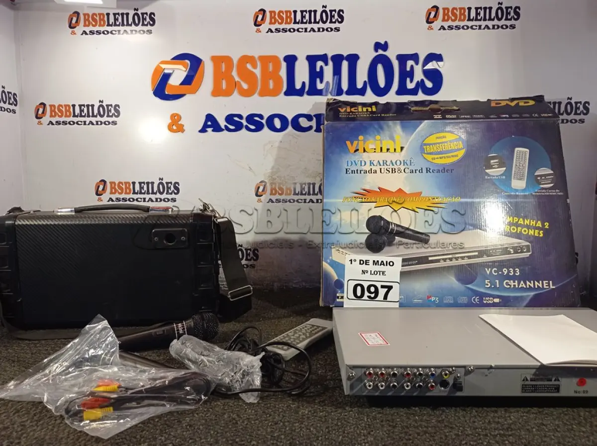 LOTE 097 - 01 DVD KARAOKÊ E 01 CAIXA DE SOM BLUETOOTH. (NO ESTADO) ATENÇÃO! FAZER A VISITAÇÃO ANTES DE ARREMATAR, NÃO SABEMOS SE FUNCIONA. LEILÃO NÃO TEM GARANTIA E NEM DEVOLUÇÃO, SUJEITO A POSSÍVEIS AVARIAS VISÍVEIS/OCULTAS E/OU AUSÊNCIA DE COMPONENTES.