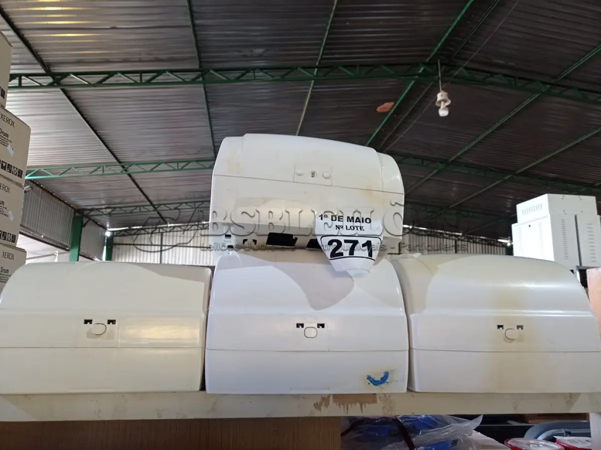 LOTE 271 - 04 DISPENSE PARA PAPEL TOALHA. (NO ESTADO) ATENÇÃO! FAZER A VISITAÇÃO ANTES DE ARREMATAR, NÃO SABEMOS SE FUNCIONA. LEILÃO NÃO TEM GARANTIA E NEM DEVOLUÇÃO, SUJEITO A POSSÍVEIS AVARIAS VISÍVEIS/OCULTAS E/OU AUSÊNCIA DE COMPONENTES.