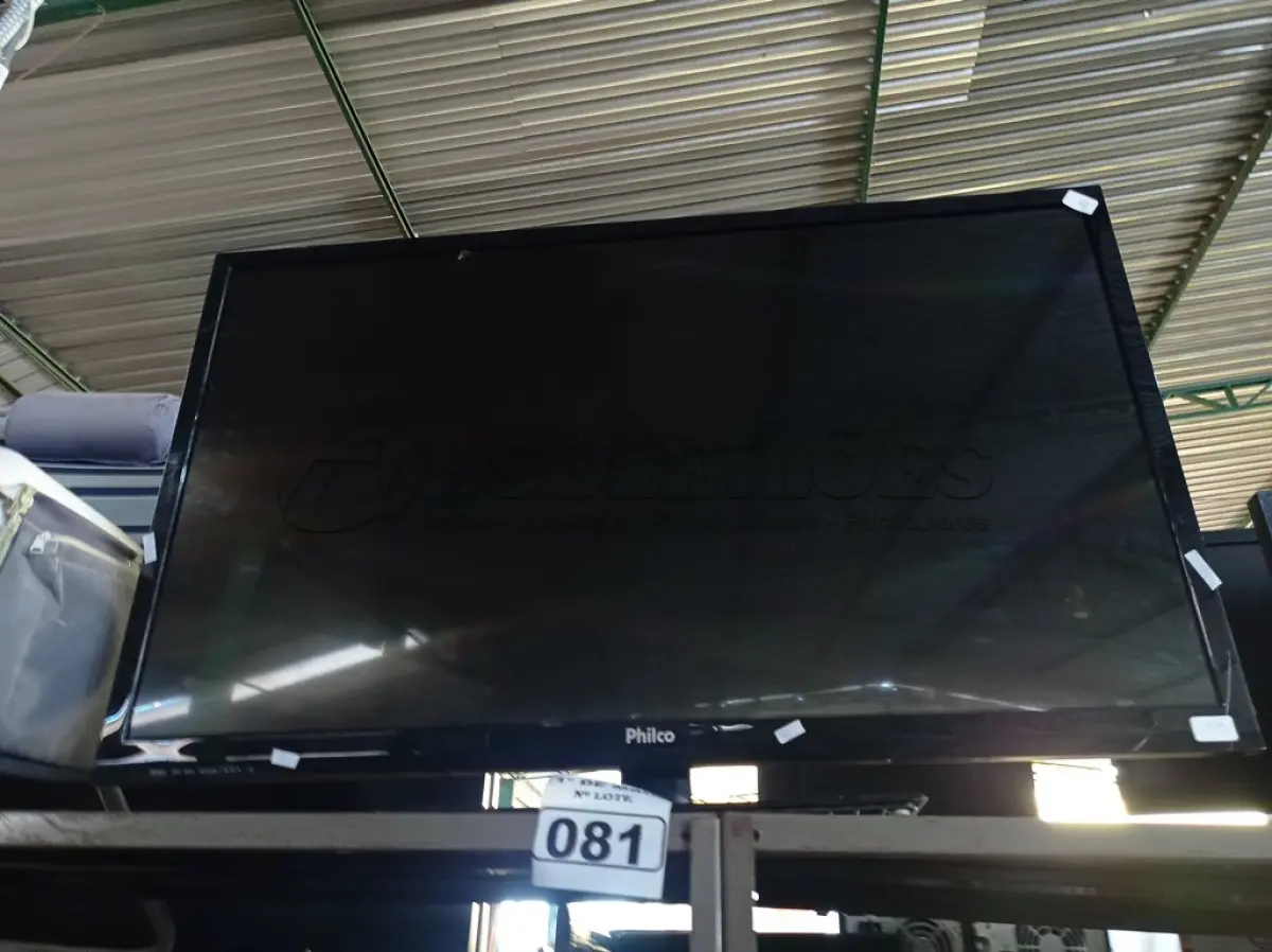 LOTE 081 - 01 TV MARCA PHILCO PARA RETIRADA DE PEÇAS. (NO ESTADO) ATENÇÃO! FAZER A VISITAÇÃO ANTES DE ARREMATAR, NÃO SABEMOS SE FUNCIONA. LEILÃO NÃO TEM GARANTIA E NEM DEVOLUÇÃO, SUJEITO A POSSÍVEIS AVARIAS VISÍVEIS/OCULTAS E/OU AUSÊNCIA DE COMPONENTES.