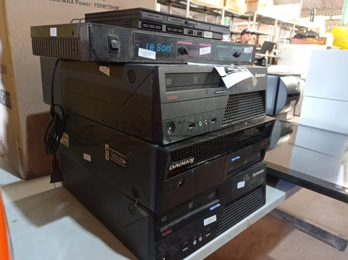 LOTE 299 - 01 PS2, 01 TWIN CHANEL RECEIVER E 03 CPU’S MARCAS LENOVO. (NO ESTADO) ATENÇÃO! FAZER A VISITAÇÃO ANTES DE ARREMATAR, NÃO SABEMOS SE FUNCIONA. LEILÃO NÃO TEM GARANTIA E NEM DEVOLUÇÃO, SUJEITO A POSSÍVEIS AVARIAS VISÍVEIS/OCULTAS E/OU AUSÊNCIA DE COMPONENTES.