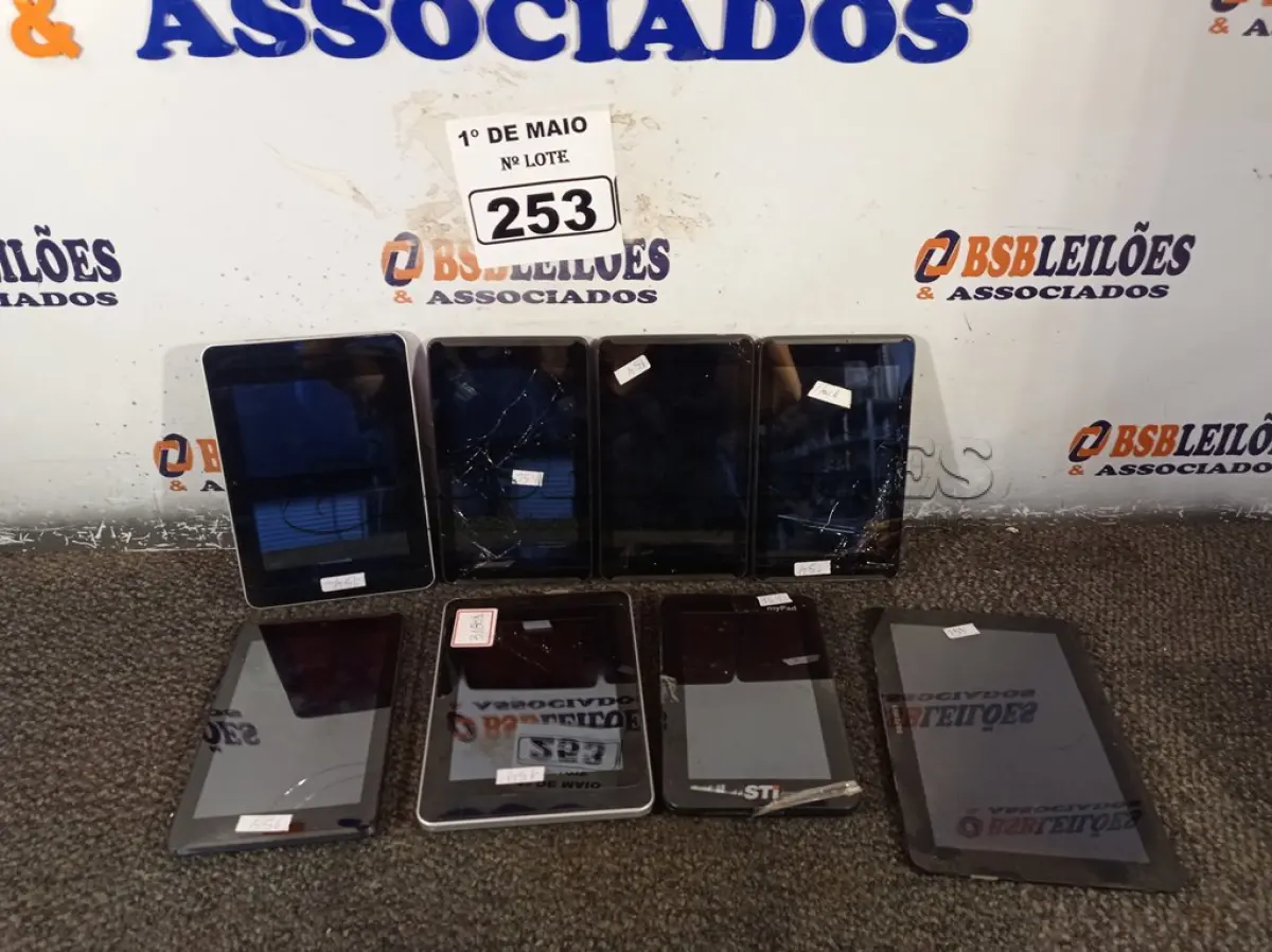 LOTE 253 - 08 TABLETS MARCAS E MODELOS DIVERSOS PARA RETIRADA DE PEÇAS. (NO ESTADO) ATENÇÃO! FAZER A VISITAÇÃO ANTES DE ARREMATAR, NÃO SABEMOS SE FUNCIONA. LEILÃO NÃO TEM GARANTIA E NEM DEVOLUÇÃO, SUJEITO A POSSÍVEIS AVARIAS VISÍVEIS/OCULTAS E/OU AUSÊNCIA DE COMPONENTES.