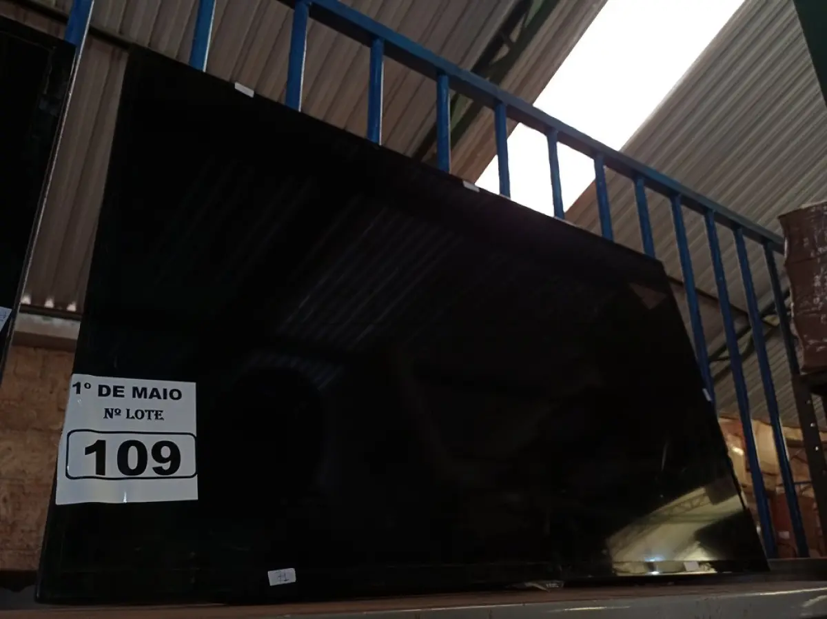 LOTE 109 - 01 TV DE LED MARCA AOC 43” POL PARA RETIRADA DE PEÇAS. (NO ESTADO) ATENÇÃO! FAZER A VISITAÇÃO ANTES DE ARREMATAR, NÃO SABEMOS SE FUNCIONA. LEILÃO NÃO TEM GARANTIA E NEM DEVOLUÇÃO, SUJEITO A POSSÍVEIS AVARIAS VISÍVEIS/OCULTAS E/OU AUSÊNCIA DE COMPONENTES.
