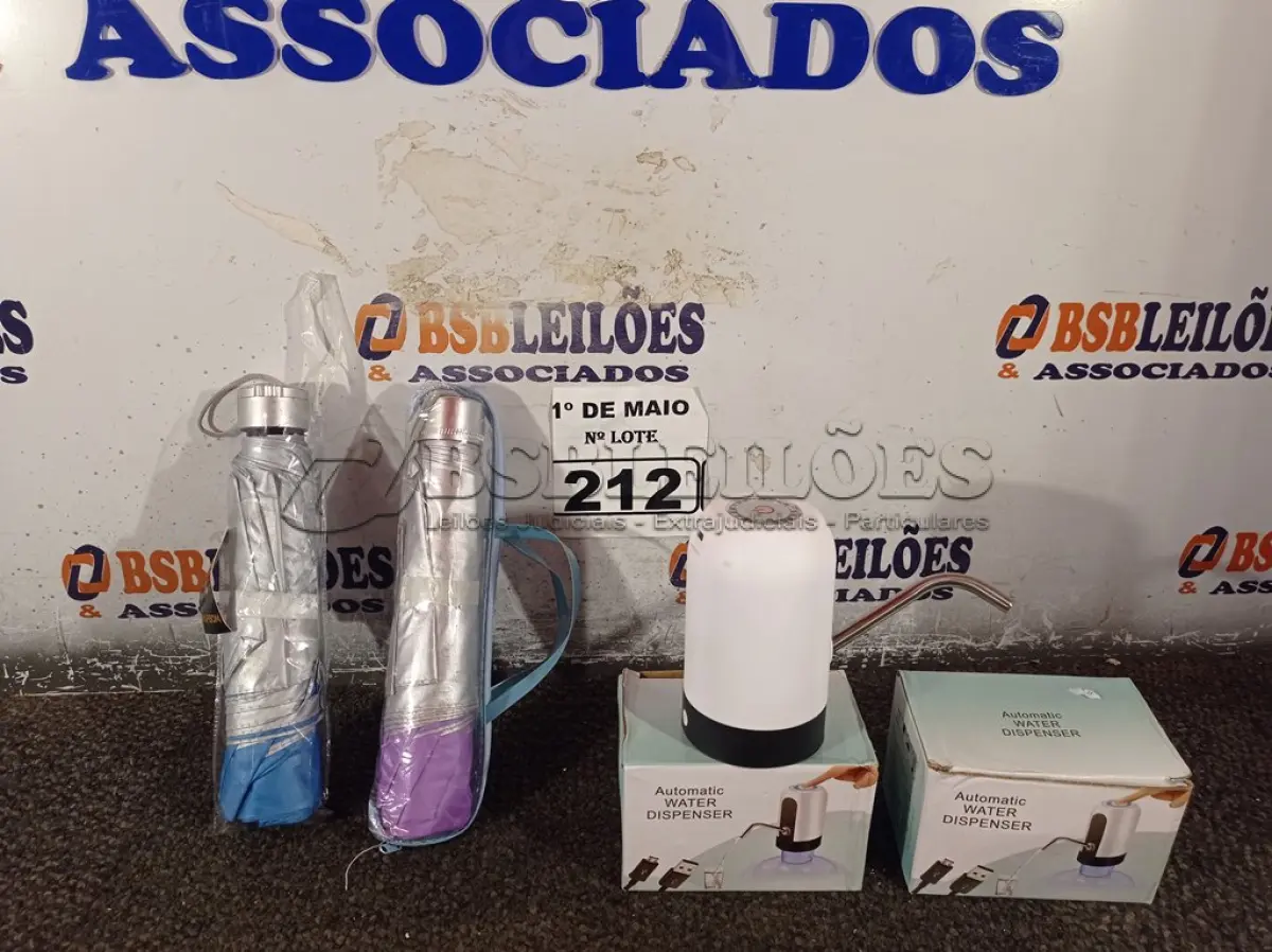 LOTE 212 - 01 DISPENSE DE ÁGUA AUTOMÁTICO E 02 MINI GUARDA-CHUVAS. (NO ESTADO) ATENÇÃO! FAZER A VISITAÇÃO ANTES DE ARREMATAR, NÃO SABEMOS SE FUNCIONA. LEILÃO NÃO TEM GARANTIA E NEM DEVOLUÇÃO, SUJEITO A POSSÍVEIS AVARIAS VISÍVEIS/OCULTAS E/OU AUSÊNCIA DE COMPONENTES.