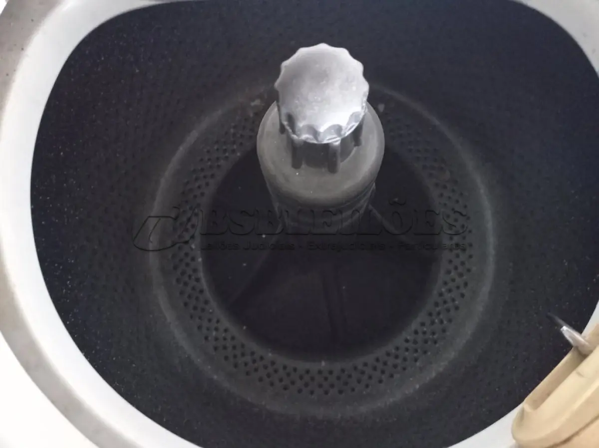 LOTE 204 - 01 LAVADORA AUTOMÁTICA 110V. (NO ESTADO) ATENÇÃO! FAZER A VISITAÇÃO ANTES DE ARREMATAR, NÃO SABEMOS SE FUNCIONA. LEILÃO NÃO TEM GARANTIA E NEM DEVOLUÇÃO, SUJEITO A POSSÍVEIS AVARIAS VISÍVEIS/OCULTAS E/OU AUSÊNCIA DE COMPONENTES.