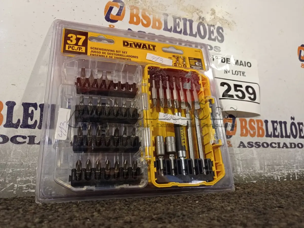 LOTE 259 - 01 KIT JOGO 37 PEÇAS PARA PARAFUSADEIRA DEWALT COM ESTOJO. (NOVO) (NO ESTADO)