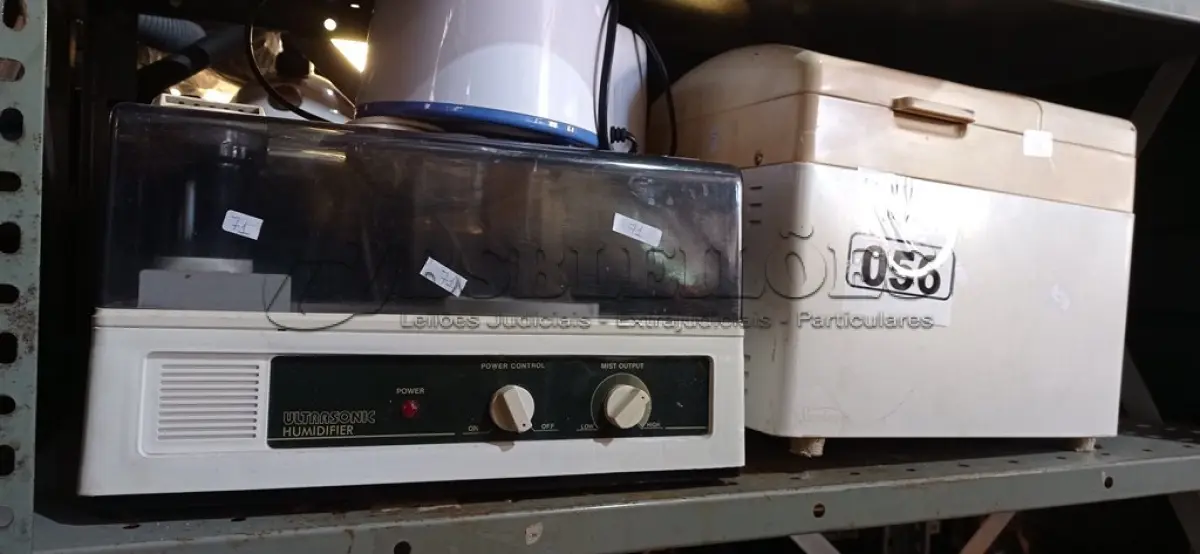 LOTE 056 - 01 PANELA DE FAZER PÃO E 03 UMIDIFICADORES DE AR MARCAS E MODELOS DIVERSOS. (NO ESTADO) ATENÇÃO! FAZER A VISITAÇÃO ANTES DE ARREMATAR, NÃO SABEMOS SE FUNCIONA. LEILÃO NÃO TEM GARANTIA E NEM DEVOLUÇÃO, SUJEITO A POSSÍVEIS AVARIAS VISÍVEIS/OCULTAS E/OU AUSÊNCIA DE COMPONENTES.