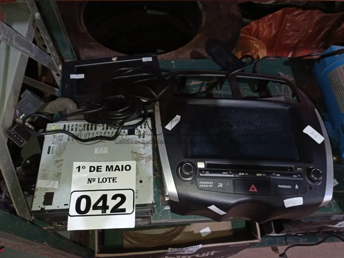 LOTE 042 - 01 CENTRAL MULTIMIDIA, 01 DISQUETEIRA, 01 DVD PORTÁTIL E 02 APARELHOS DE SOM AUTOMOTIVO MARCAS E MODELOS DIVERSOS. (NO ESTADO) ATENÇÃO! FAZER A VISITAÇÃO ANTES DE ARREMATAR, NÃO SABEMOS SE FUNCIONA. LEILÃO NÃO TEM GARANTIA E NEM DEVOLUÇÃO, SUJEITO A POSSÍVEIS AVARIAS VISÍVEIS/OCULTAS E/OU AUSÊNCIA DE COMPONENTES.