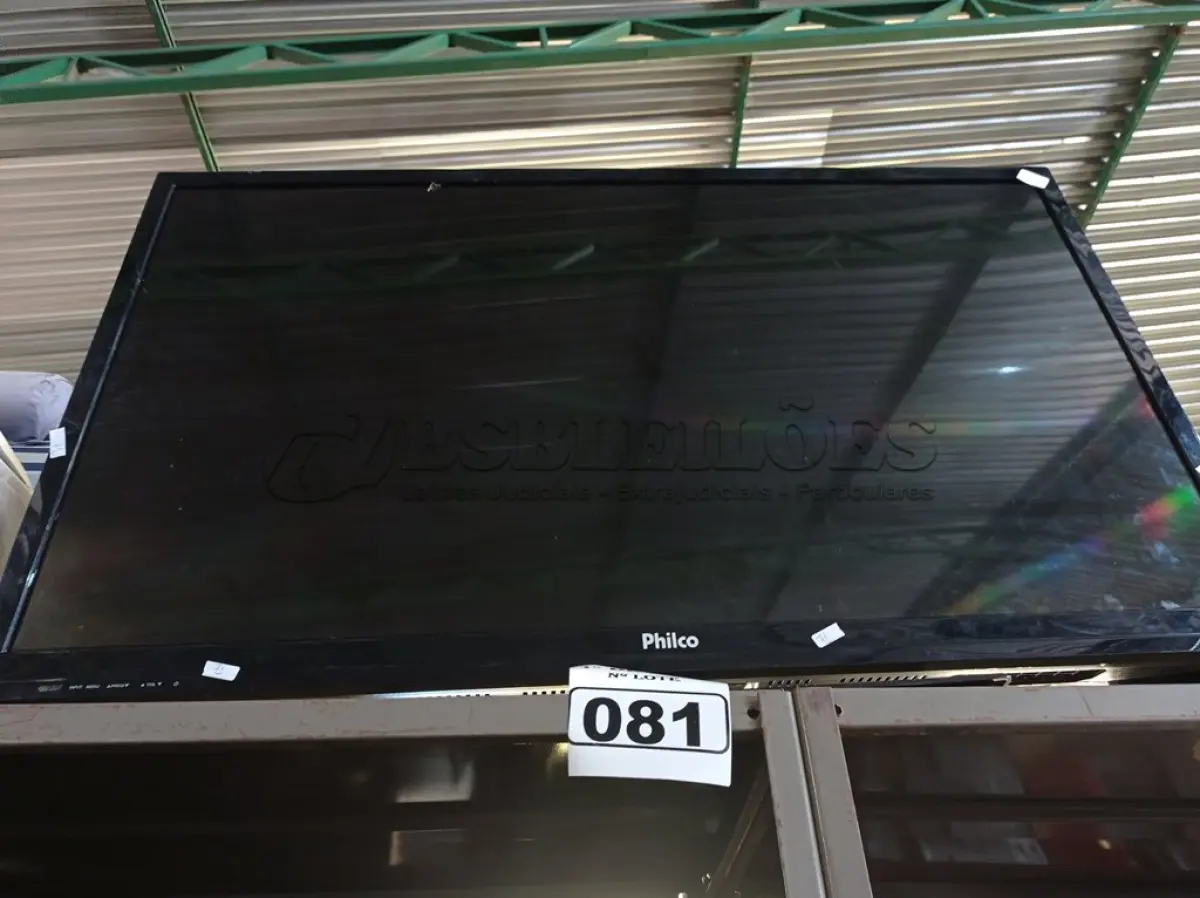 LOTE 081 - 01 TV MARCA PHILCO PARA RETIRADA DE PEÇAS. (NO ESTADO) ATENÇÃO! FAZER A VISITAÇÃO ANTES DE ARREMATAR, NÃO SABEMOS SE FUNCIONA. LEILÃO NÃO TEM GARANTIA E NEM DEVOLUÇÃO, SUJEITO A POSSÍVEIS AVARIAS VISÍVEIS/OCULTAS E/OU AUSÊNCIA DE COMPONENTES.