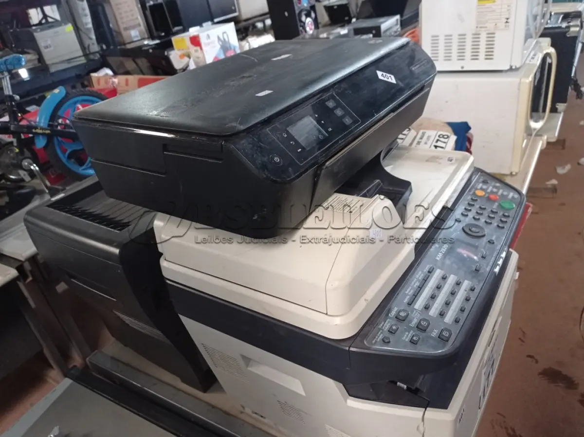 LOTE 177 - 03 IMPRESSORAS MARCAS E MODELOS DIVERSOS. (NO ESTADO) ATENÇÃO! FAZER A VISITAÇÃO ANTES DE ARREMATAR, NÃO SABEMOS SE FUNCIONA. LEILÃO NÃO TEM GARANTIA E NEM DEVOLUÇÃO, SUJEITO A POSSÍVEIS AVARIAS VISÍVEIS/OCULTAS E/OU AUSÊNCIA DE COMPONENTES.