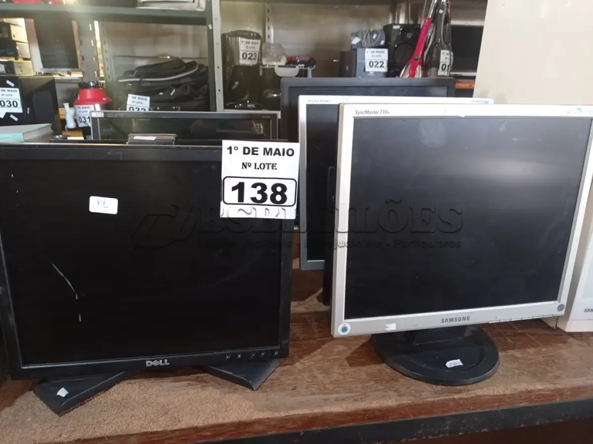 LOTE 138 - 08 MONITORES MARCAS E MODELOS DIVERSOS PARA RETIRADA DE PEÇAS. (NO ESTADO) ATENÇÃO! FAZER A VISITAÇÃO ANTES DE ARREMATAR, NÃO SABEMOS SE FUNCIONA. LEILÃO NÃO TEM GARANTIA E NEM DEVOLUÇÃO, SUJEITO A POSSÍVEIS AVARIAS VISÍVEIS/OCULTAS E/OU AUSÊNCIA DE COMPONENTES.