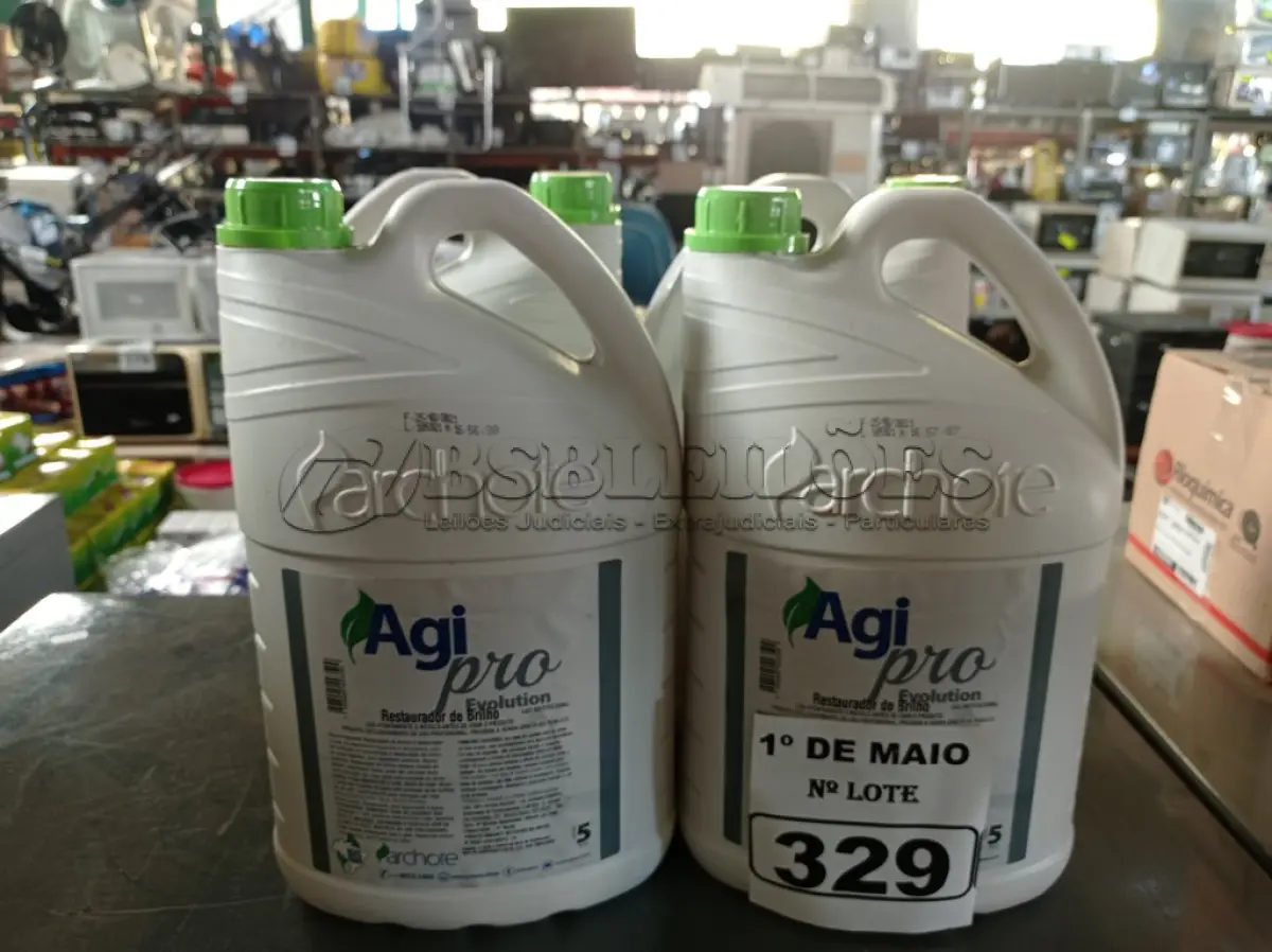 LOTE 329 - 20 LITROS DE AGI PRO RESTAURADOR DE BRILHO. (NO ESTADO) ATENÇÃO! FAZER A VISITAÇÃO ANTES DE ARREMATAR, NÃO SABEMOS SE FUNCIONA. LEILÃO NÃO TEM GARANTIA E NEM DEVOLUÇÃO, SUJEITO A POSSÍVEIS AVARIAS VISÍVEIS/OCULTAS E/OU AUSÊNCIA DE COMPONENTES.