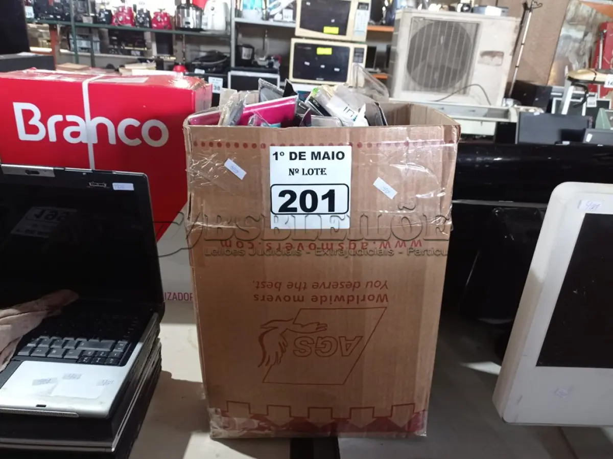 LOTE 201 - 01 LOTE COM DIVERSAS CAPINHAS PARA CELULAR MARCAS E MODELOS DIVERSOS. (NO ESTADO) ATENÇÃO! FAZER A VISITAÇÃO ANTES DE ARREMATAR, NÃO SABEMOS SE FUNCIONA. LEILÃO NÃO TEM GARANTIA E NEM DEVOLUÇÃO, SUJEITO A POSSÍVEIS AVARIAS VISÍVEIS/OCULTAS E/OU AUSÊNCIA DE COMPONENTES.