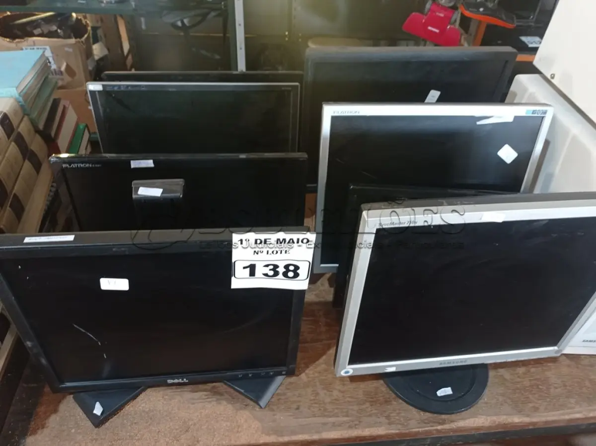 LOTE 138 - 08 MONITORES MARCAS E MODELOS DIVERSOS PARA RETIRADA DE PEÇAS. (NO ESTADO) ATENÇÃO! FAZER A VISITAÇÃO ANTES DE ARREMATAR, NÃO SABEMOS SE FUNCIONA. LEILÃO NÃO TEM GARANTIA E NEM DEVOLUÇÃO, SUJEITO A POSSÍVEIS AVARIAS VISÍVEIS/OCULTAS E/OU AUSÊNCIA DE COMPONENTES.