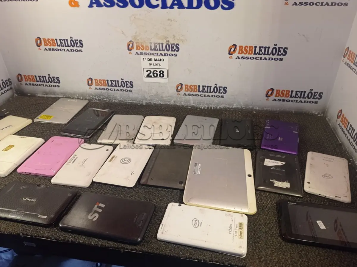 LOTE 268 - 01 LOTE COM VÁRIOS TABLET MARCAS E MODELOS DIVERSOS PARA RETIRADA DE PEÇAS. (NO ESTADO) ATENÇÃO! FAZER A VISITAÇÃO ANTES DE ARREMATAR, NÃO SABEMOS SE FUNCIONA. LEILÃO NÃO TEM GARANTIA E NEM DEVOLUÇÃO, SUJEITO A POSSÍVEIS AVARIAS VISÍVEIS/OCULTAS E/OU AUSÊNCIA DE COMPONENTES.