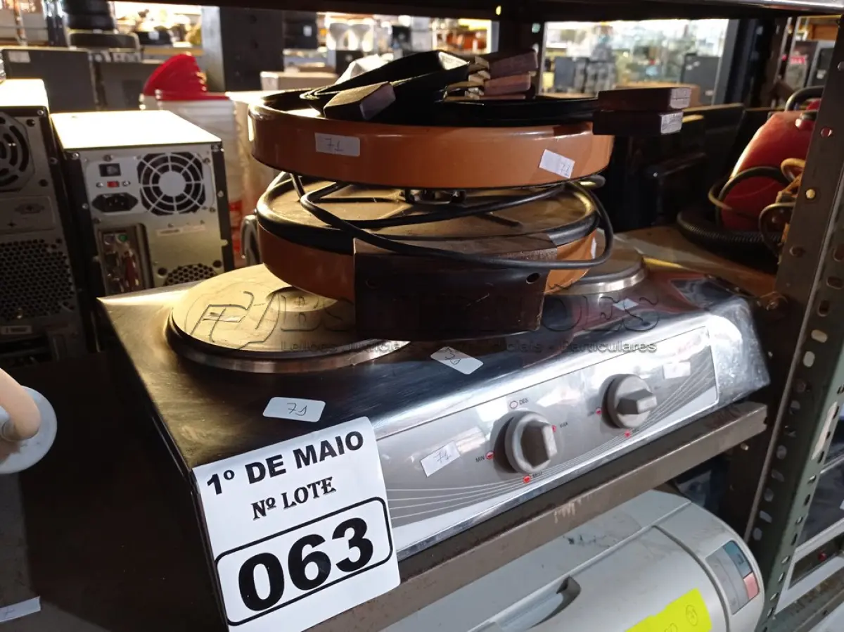 LOTE 063 - 01 FONDUE E 01 FOGÃO DE INDUÇÃO DE 02 BOCAS. (NO ESTADO) ATENÇÃO! FAZER A VISITAÇÃO ANTES DE ARREMATAR, NÃO SABEMOS SE FUNCIONA. LEILÃO NÃO TEM GARANTIA E NEM DEVOLUÇÃO, SUJEITO A POSSÍVEIS AVARIAS VISÍVEIS/OCULTAS E/OU AUSÊNCIA DE COMPONENTES.