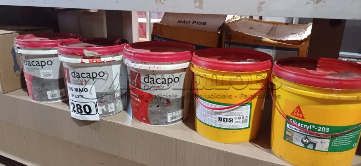 LOTE 280 - 03 BALDES DE CIMENTO QUEIMADO DACAPÓ 5KG E 02 BALDES DE SIKACRYL 2035KG. (NO ESTADO) ATENÇÃO! FAZER A VISITAÇÃO ANTES DE ARREMATAR, NÃO SABEMOS SE FUNCIONA. LEILÃO NÃO TEM GARANTIA E NEM DEVOLUÇÃO, SUJEITO A POSSÍVEIS AVARIAS VISÍVEIS/OCULTAS E/OU AUSÊNCIA DE COMPONENTES.