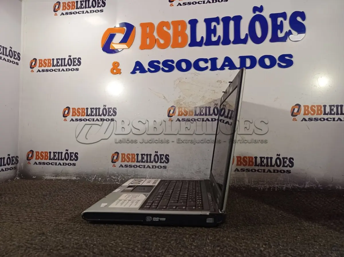LOTE 010 - 01 NOTEBOOK MARCA ACER. (NO ESTADO) ATENÇÃO! FAZER A VISITAÇÃO ANTES DE ARREMATAR, NÃO SABEMOS SE FUNCIONA. LEILÃO NÃO TEM GARANTIA E NEM DEVOLUÇÃO, SUJEITO A POSSÍVEIS AVARIAS VISÍVEIS/OCULTAS E/OU AUSÊNCIA DE COMPONENTES.