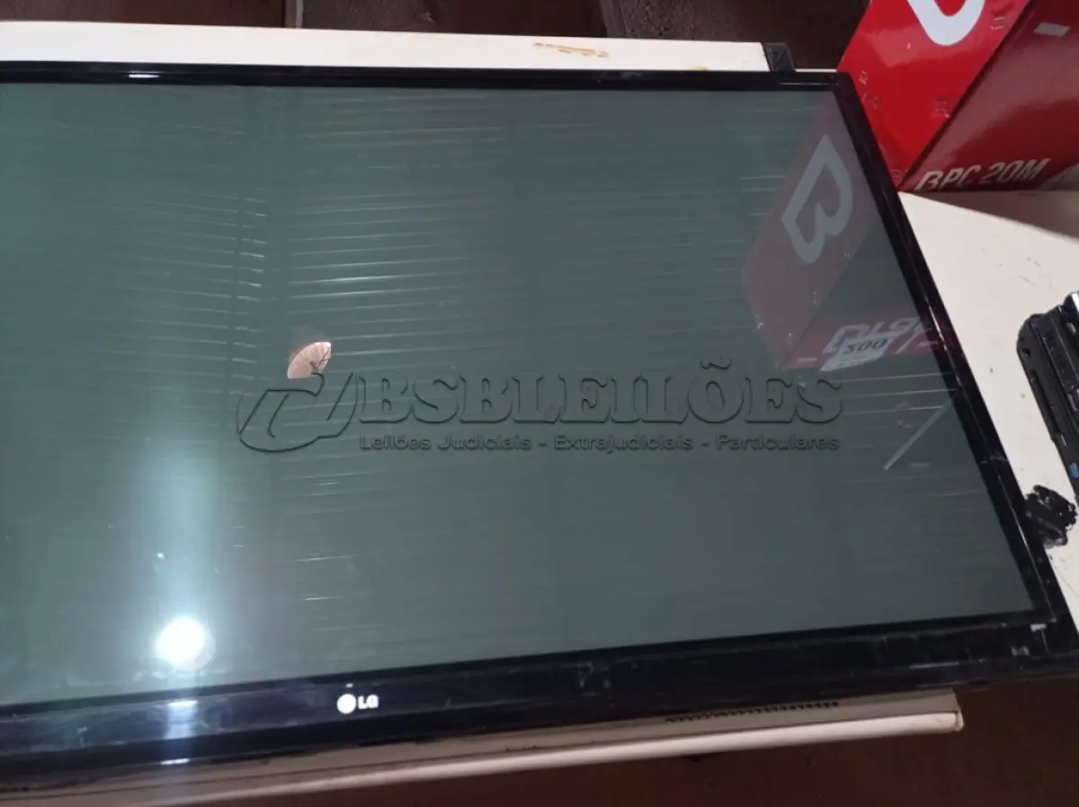 LOTE 198 - 01 TV LG 50” POL PARA RETIRADA DE PEÇAS. (NO ESTADO) ATENÇÃO! FAZER A VISITAÇÃO ANTES DE ARREMATAR, NÃO SABEMOS SE FUNCIONA. LEILÃO NÃO TEM GARANTIA E NEM DEVOLUÇÃO, SUJEITO A POSSÍVEIS AVARIAS VISÍVEIS/OCULTAS E/OU AUSÊNCIA DE COMPONENTES.