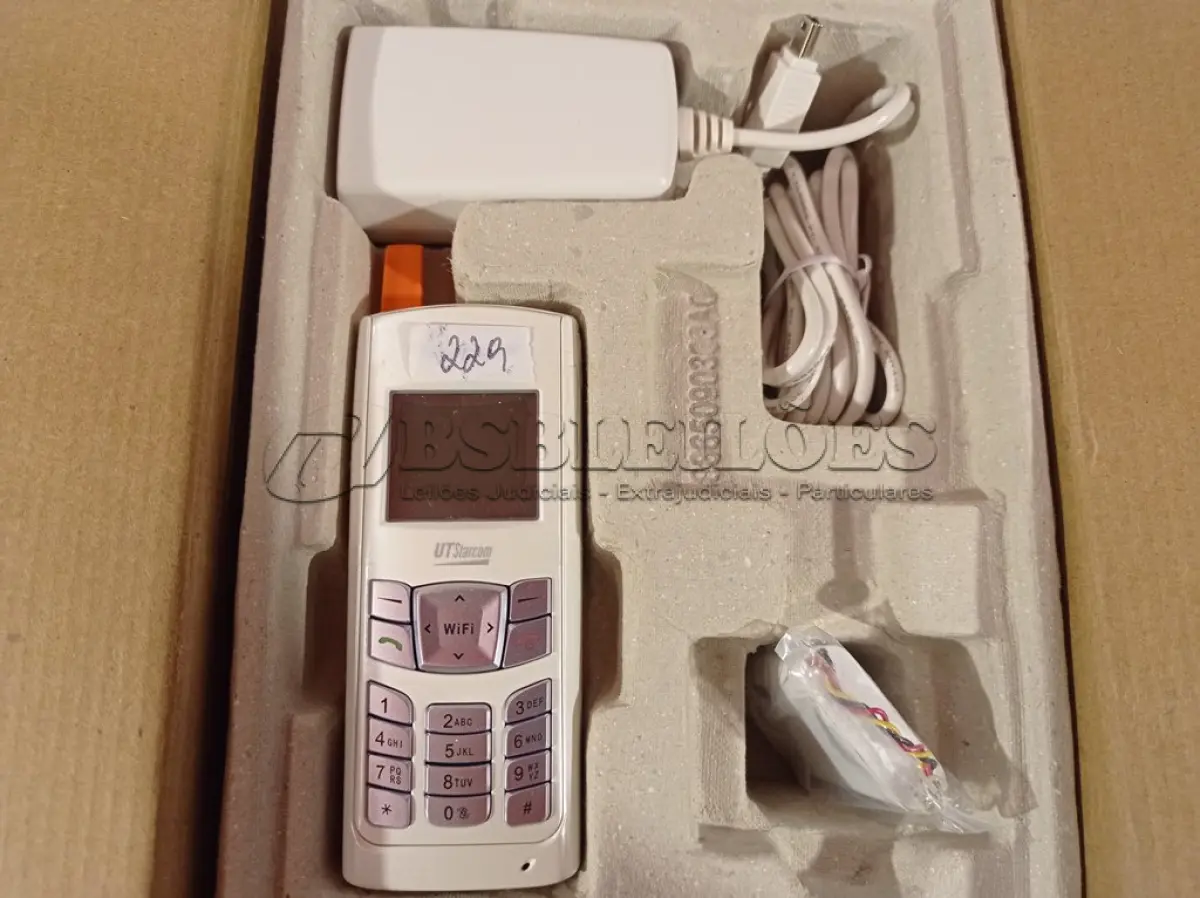 LOTE 273 - 03 APARELHOS DE TELEFONE. (NO ESTADO) ATENÇÃO! FAZER A VISITAÇÃO ANTES DE ARREMATAR, NÃO SABEMOS SE FUNCIONA. LEILÃO NÃO TEM GARANTIA E NEM DEVOLUÇÃO, SUJEITO A POSSÍVEIS AVARIAS VISÍVEIS/OCULTAS E/OU AUSÊNCIA DE COMPONENTES.