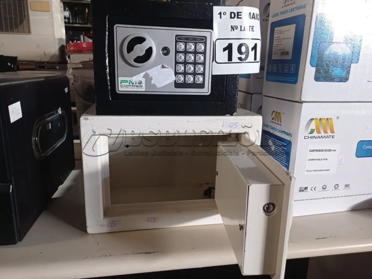 LOTE 191 - 02 COFRES ELETRÔNICOS. (NO ESTADO) ATENÇÃO! FAZER A VISITAÇÃO ANTES DE ARREMATAR, NÃO SABEMOS SE FUNCIONA. LEILÃO NÃO TEM GARANTIA E NEM DEVOLUÇÃO, SUJEITO A POSSÍVEIS AVARIAS VISÍVEIS/OCULTAS E/OU AUSÊNCIA DE COMPONENTES.