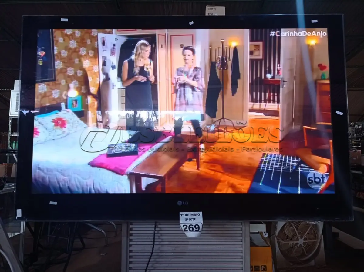 LOTE 269 - 01 TV LG 60” POL. (NO ESTADO) ATENÇÃO! FAZER A VISITAÇÃO ANTES DE ARREMATAR, NÃO SABEMOS SE FUNCIONA. LEILÃO NÃO TEM GARANTIA E NEM DEVOLUÇÃO, SUJEITO A POSSÍVEIS AVARIAS VISÍVEIS/OCULTAS E/OU AUSÊNCIA DE COMPONENTES.