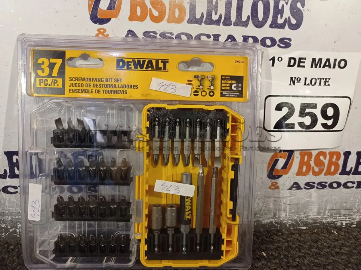 LOTE 259 - 01 KIT JOGO 37 PEÇAS PARA PARAFUSADEIRA DEWALT COM ESTOJO. (NOVO) (NO ESTADO)
