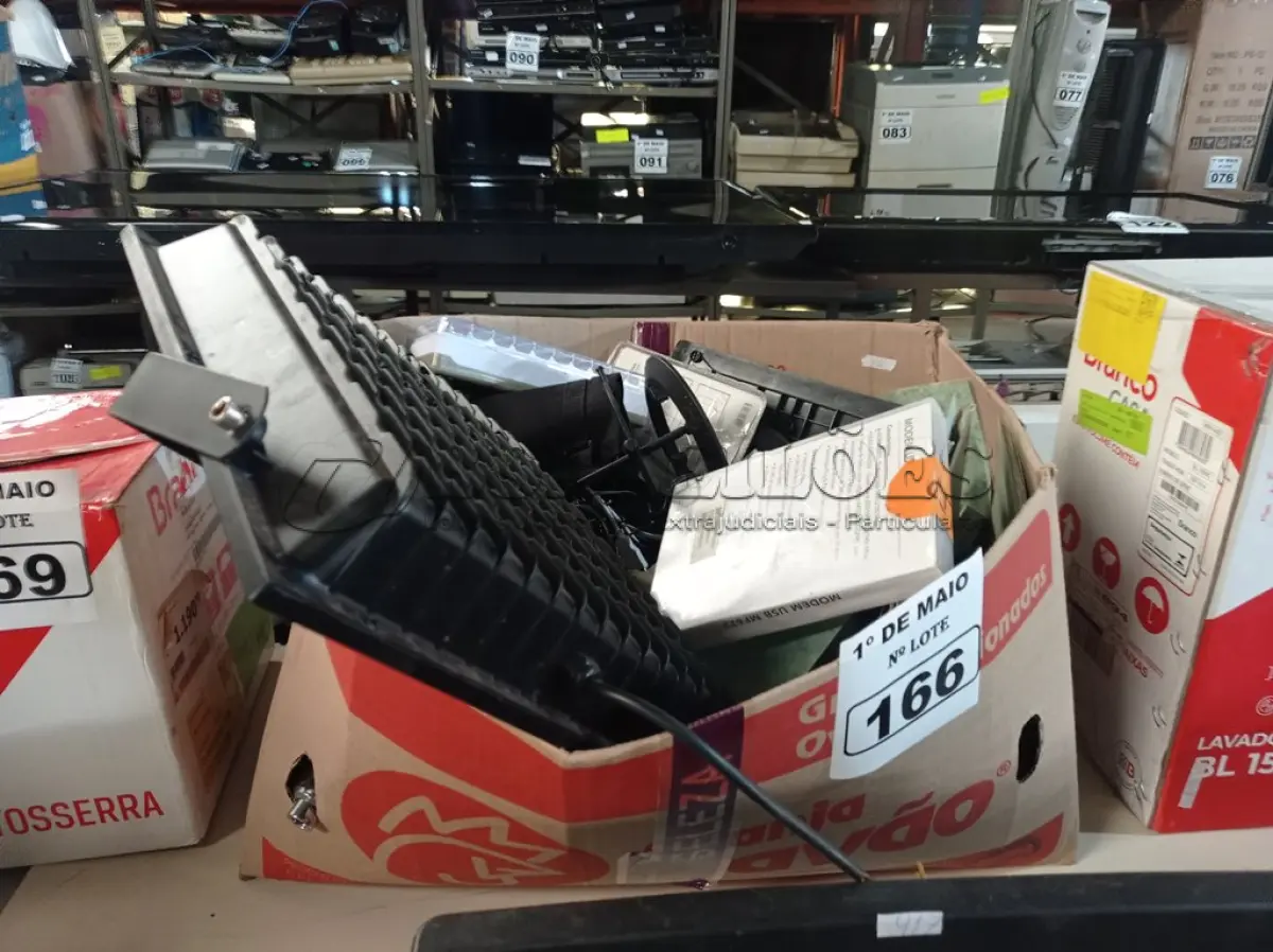 LOTE 166 - 01 LOTE COM MATERIAIS DIVERSOS. (NO ESTADO) ATENÇÃO! FAZER A VISITAÇÃO ANTES DE ARREMATAR, NÃO SABEMOS SE FUNCIONA. LEILÃO NÃO TEM GARANTIA E NEM DEVOLUÇÃO, SUJEITO A POSSÍVEIS AVARIAS VISÍVEIS/OCULTAS E/OU AUSÊNCIA DE COMPONENTES.