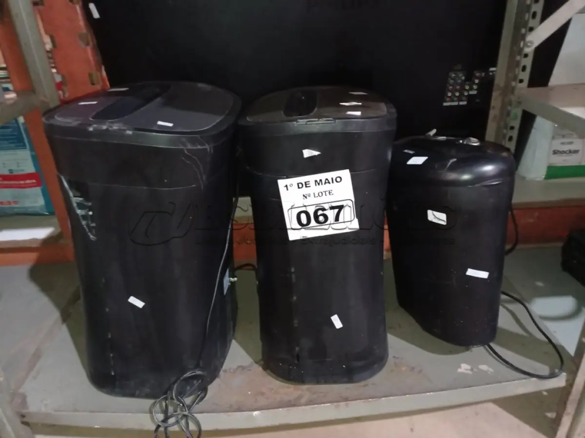 LOTE 067 - 03 FRAGMENTADORAS DE PAPEL MARCAS E MODELOS DIVERSOS. (NO ESTADO) ATENÇÃO! FAZER A VISITAÇÃO ANTES DE ARREMATAR, NÃO SABEMOS SE FUNCIONA. LEILÃO NÃO TEM GARANTIA E NEM DEVOLUÇÃO, SUJEITO A POSSÍVEIS AVARIAS VISÍVEIS/OCULTAS E/OU AUSÊNCIA DE COMPONENTES.