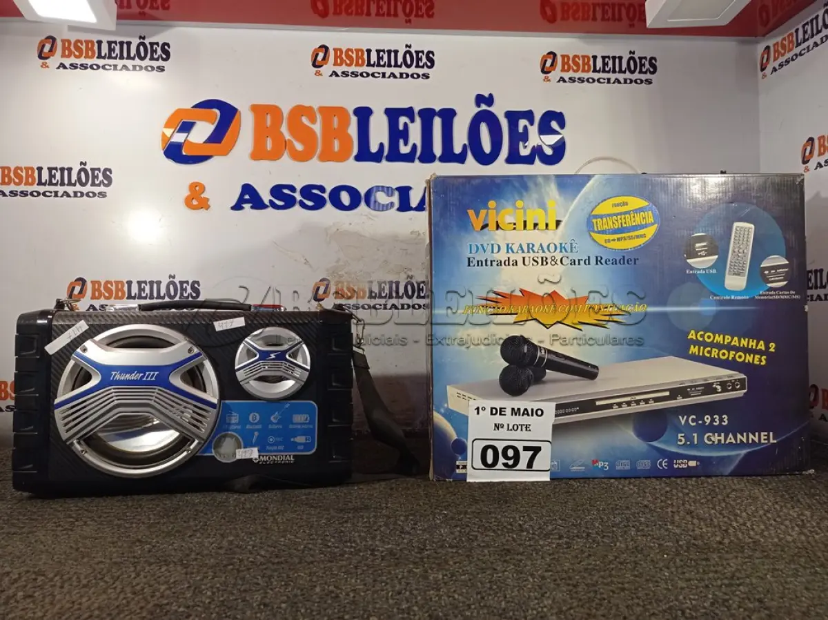 LOTE 097 - 01 DVD KARAOKÊ E 01 CAIXA DE SOM BLUETOOTH. (NO ESTADO) ATENÇÃO! FAZER A VISITAÇÃO ANTES DE ARREMATAR, NÃO SABEMOS SE FUNCIONA. LEILÃO NÃO TEM GARANTIA E NEM DEVOLUÇÃO, SUJEITO A POSSÍVEIS AVARIAS VISÍVEIS/OCULTAS E/OU AUSÊNCIA DE COMPONENTES.