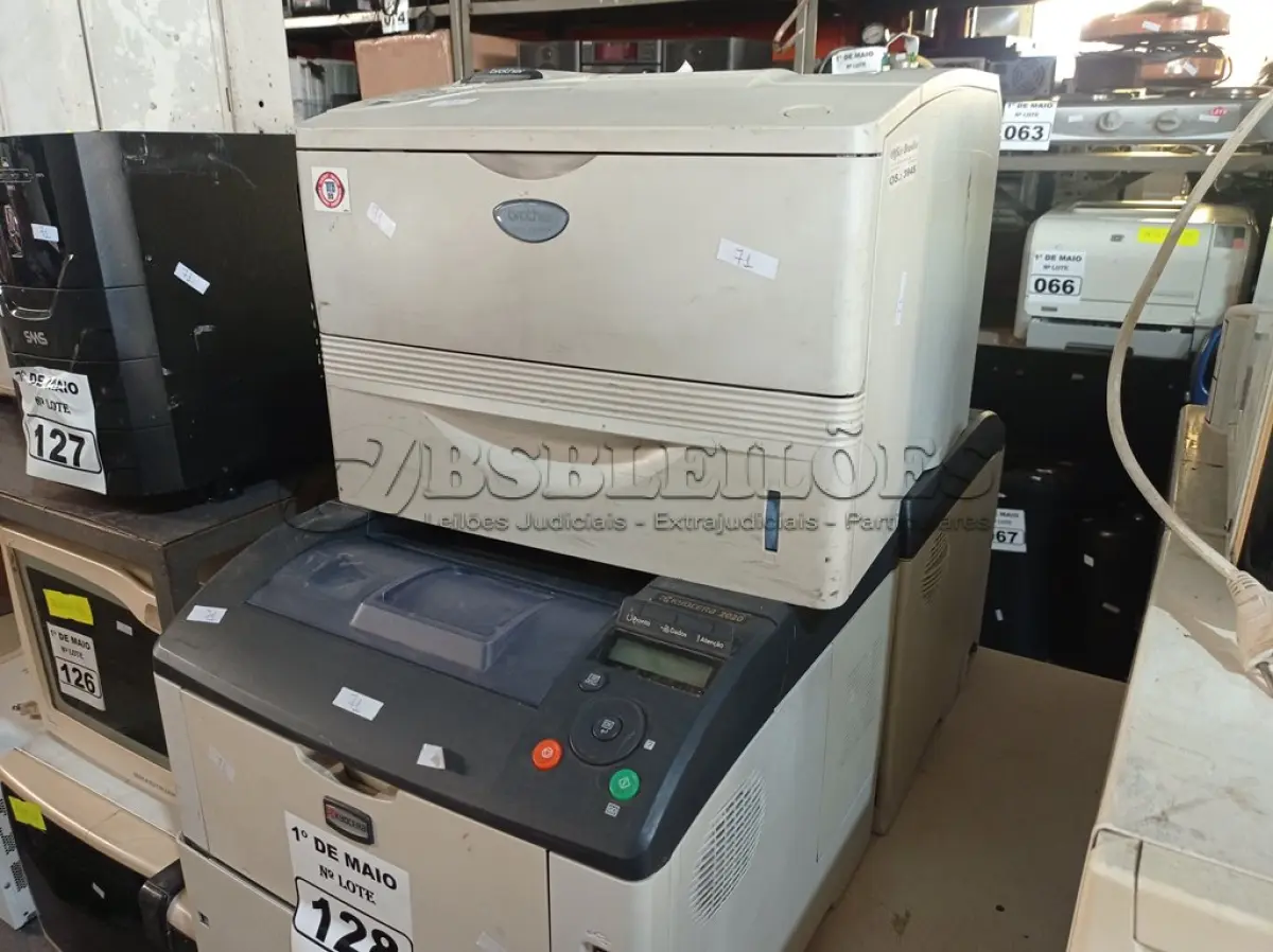 LOTE 128 - 03 IMPRESSORAS MARCAS E MODELOS DIVERSOS. (NO ESTADO) ATENÇÃO! FAZER A VISITAÇÃO ANTES DE ARREMATAR, NÃO SABEMOS SE FUNCIONA. LEILÃO NÃO TEM GARANTIA E NEM DEVOLUÇÃO, SUJEITO A POSSÍVEIS AVARIAS VISÍVEIS/OCULTAS E/OU AUSÊNCIA DE COMPONENTES.