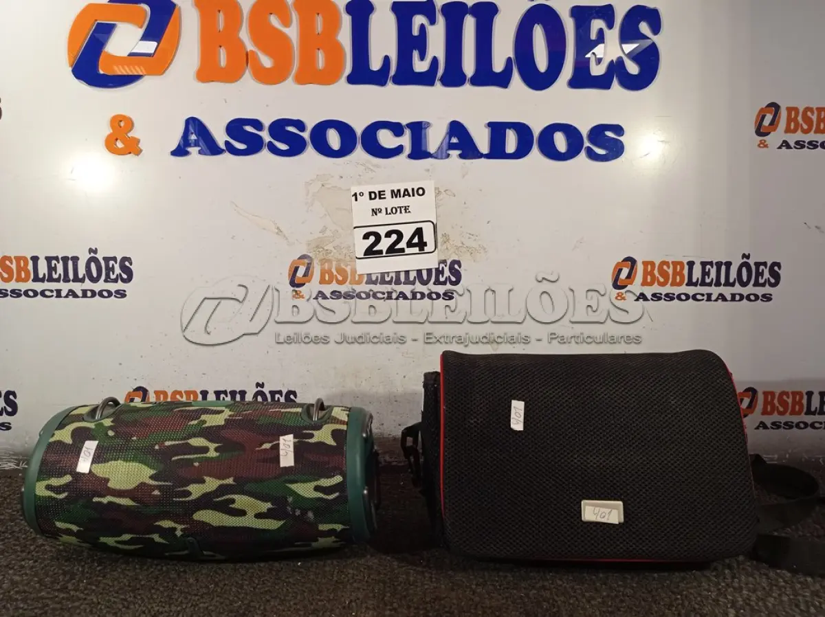 LOTE 224 - 01 APARELHO MULTIMIDIA E 01 CAIXA DE SOM BLUETOOTH. (NO ESTADO) ATENÇÃO! FAZER A VISITAÇÃO ANTES DE ARREMATAR, NÃO SABEMOS SE FUNCIONA. LEILÃO NÃO TEM GARANTIA E NEM DEVOLUÇÃO, SUJEITO A POSSÍVEIS AVARIAS VISÍVEIS/OCULTAS E/OU AUSÊNCIA DE COMPONENTES.
