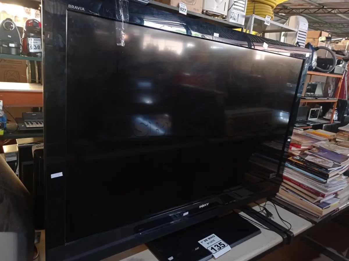 LOTE 135 - 01 TV SONY TELA DE CRISTAL LÍQUIDO 52” POL PARA RETIRADA DE PEÇAS. (NO ESTADO) ATENÇÃO! FAZER A VISITAÇÃO ANTES DE ARREMATAR, NÃO SABEMOS SE FUNCIONA. LEILÃO NÃO TEM GARANTIA E NEM DEVOLUÇÃO, SUJEITO A POSSÍVEIS AVARIAS VISÍVEIS/OCULTAS E/OU AUSÊNCIA DE COMPONENTES.