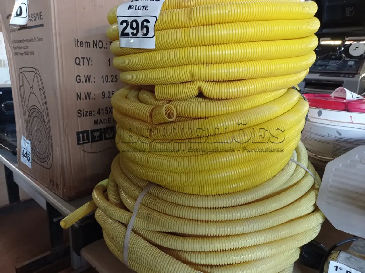 LOTE 296 - 03 ROLOS DE MANGUEIRA CORRUGADA. (NO ESTADO) ATENÇÃO! FAZER A VISITAÇÃO ANTES DE ARREMATAR, NÃO SABEMOS SE FUNCIONA. LEILÃO NÃO TEM GARANTIA E NEM DEVOLUÇÃO, SUJEITO A POSSÍVEIS AVARIAS VISÍVEIS/OCULTAS E/OU AUSÊNCIA DE COMPONENTES.
