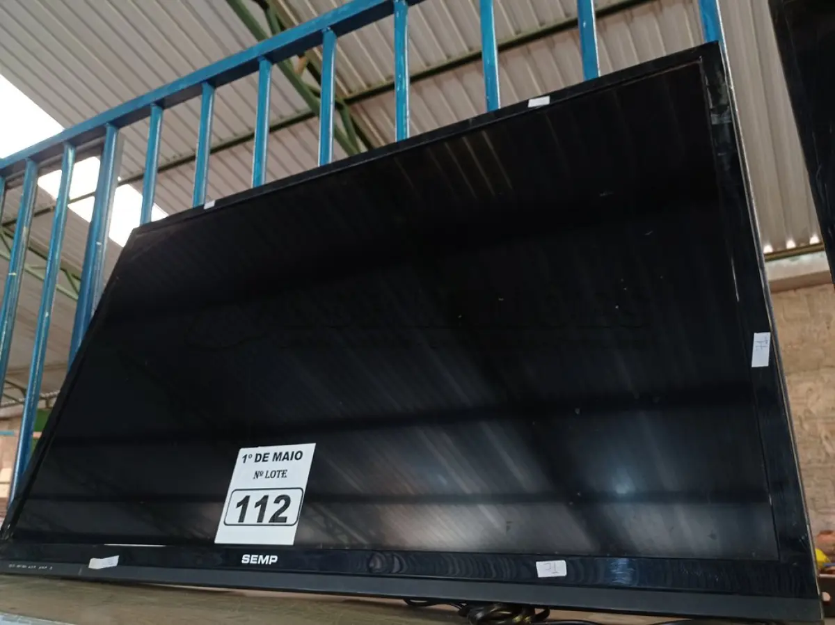 LOTE 112 - 01 TV LCD SEMP TOSHIBA 40” POL PARA RETIRADA DE PEÇAS. (NO ESTADO) ATENÇÃO! FAZER A VISITAÇÃO ANTES DE ARREMATAR, NÃO SABEMOS SE FUNCIONA. LEILÃO NÃO TEM GARANTIA E NEM DEVOLUÇÃO, SUJEITO A POSSÍVEIS AVARIAS VISÍVEIS/OCULTAS E/OU AUSÊNCIA DE COMPONENTES.