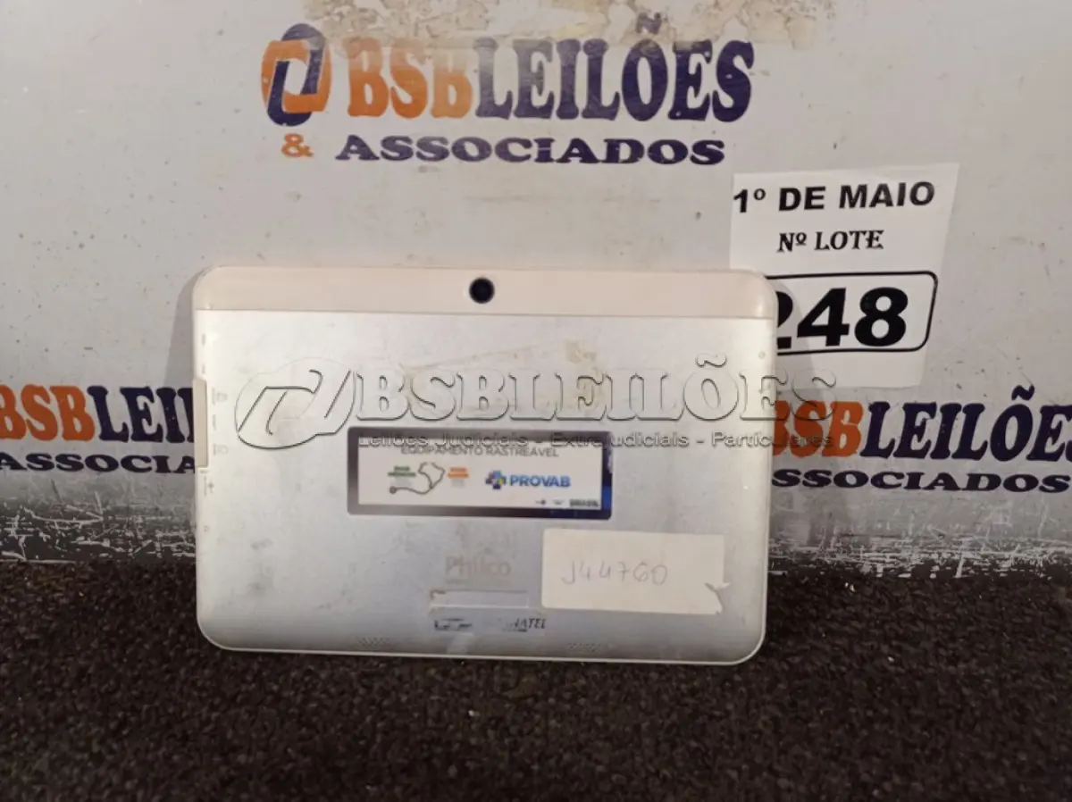 LOTE 248 - 01 TABLET MARCA PHILCO. (NO ESTADO) ATENÇÃO! FAZER A VISITAÇÃO ANTES DE ARREMATAR, NÃO SABEMOS SE FUNCIONA. LEILÃO NÃO TEM GARANTIA E NEM DEVOLUÇÃO, SUJEITO A POSSÍVEIS AVARIAS VISÍVEIS/OCULTAS E/OU AUSÊNCIA DE COMPONENTES.