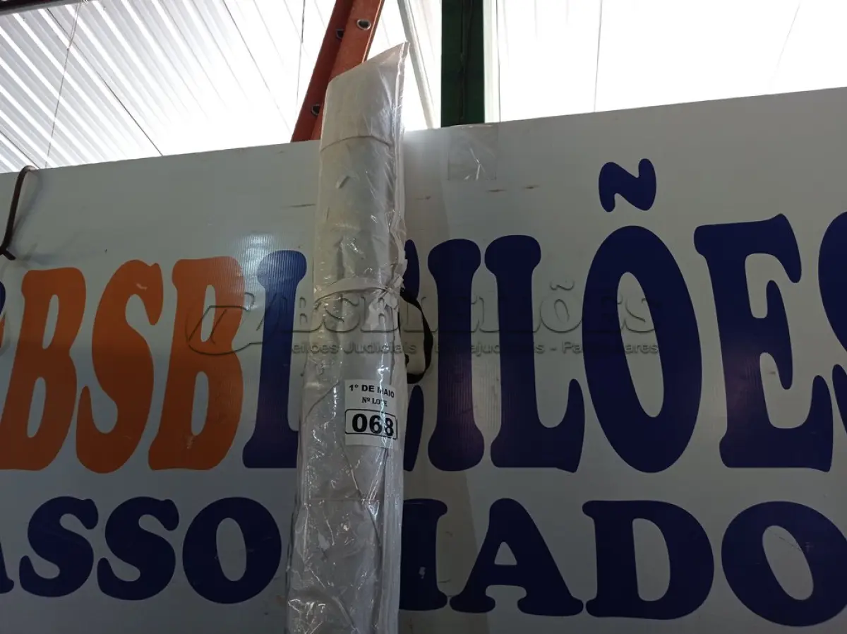 LOTE 068 - 01 TENDA GAZEBO 3X3. (NO ESTADO) ATENÇÃO! FAZER A VISITAÇÃO ANTES DE ARREMATAR, NÃO SABEMOS SE FUNCIONA. LEILÃO NÃO TEM GARANTIA E NEM DEVOLUÇÃO, SUJEITO A POSSÍVEIS AVARIAS VISÍVEIS/OCULTAS E/OU AUSÊNCIA DE COMPONENTES.