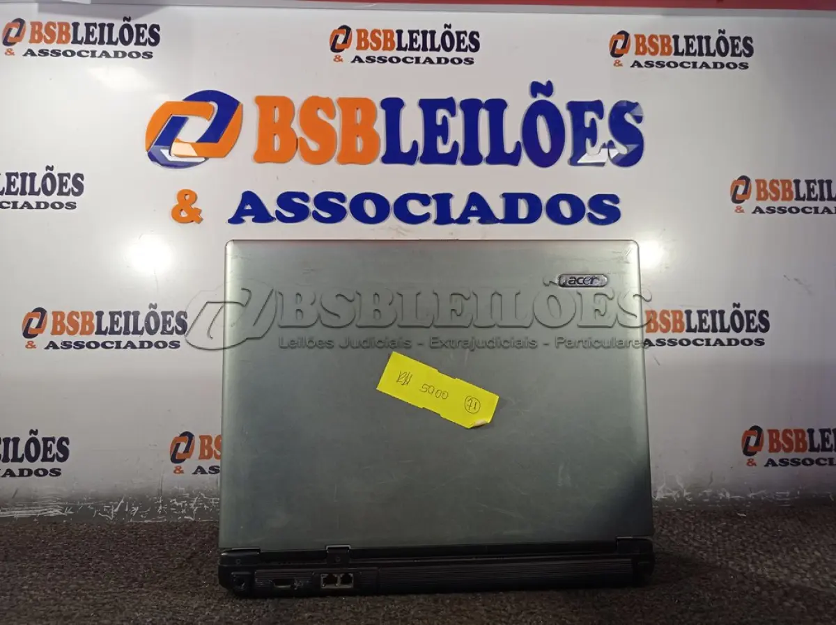 LOTE 009 - 01 NOTEBOOK MARCA ACER. (NO ESTADO) ATENÇÃO! FAZER A VISITAÇÃO ANTES DE ARREMATAR, NÃO SABEMOS SE FUNCIONA. LEILÃO NÃO TEM GARANTIA E NEM DEVOLUÇÃO, SUJEITO A POSSÍVEIS AVARIAS VISÍVEIS/OCULTAS E/OU AUSÊNCIA DE COMPONENTES.