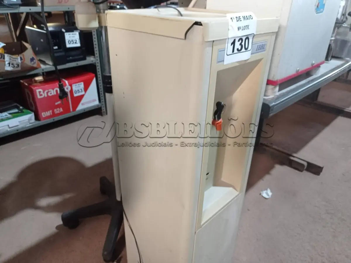 LOTE 130 - 01 BEBEDOURO PARA GARRAFÃO MARCA IBBL 220V. (NO ESTADO) ATENÇÃO! FAZER A VISITAÇÃO ANTES DE ARREMATAR, NÃO SABEMOS SE FUNCIONA. LEILÃO NÃO TEM GARANTIA E NEM DEVOLUÇÃO, SUJEITO A POSSÍVEIS AVARIAS VISÍVEIS/OCULTAS E/OU AUSÊNCIA DE COMPONENTES.