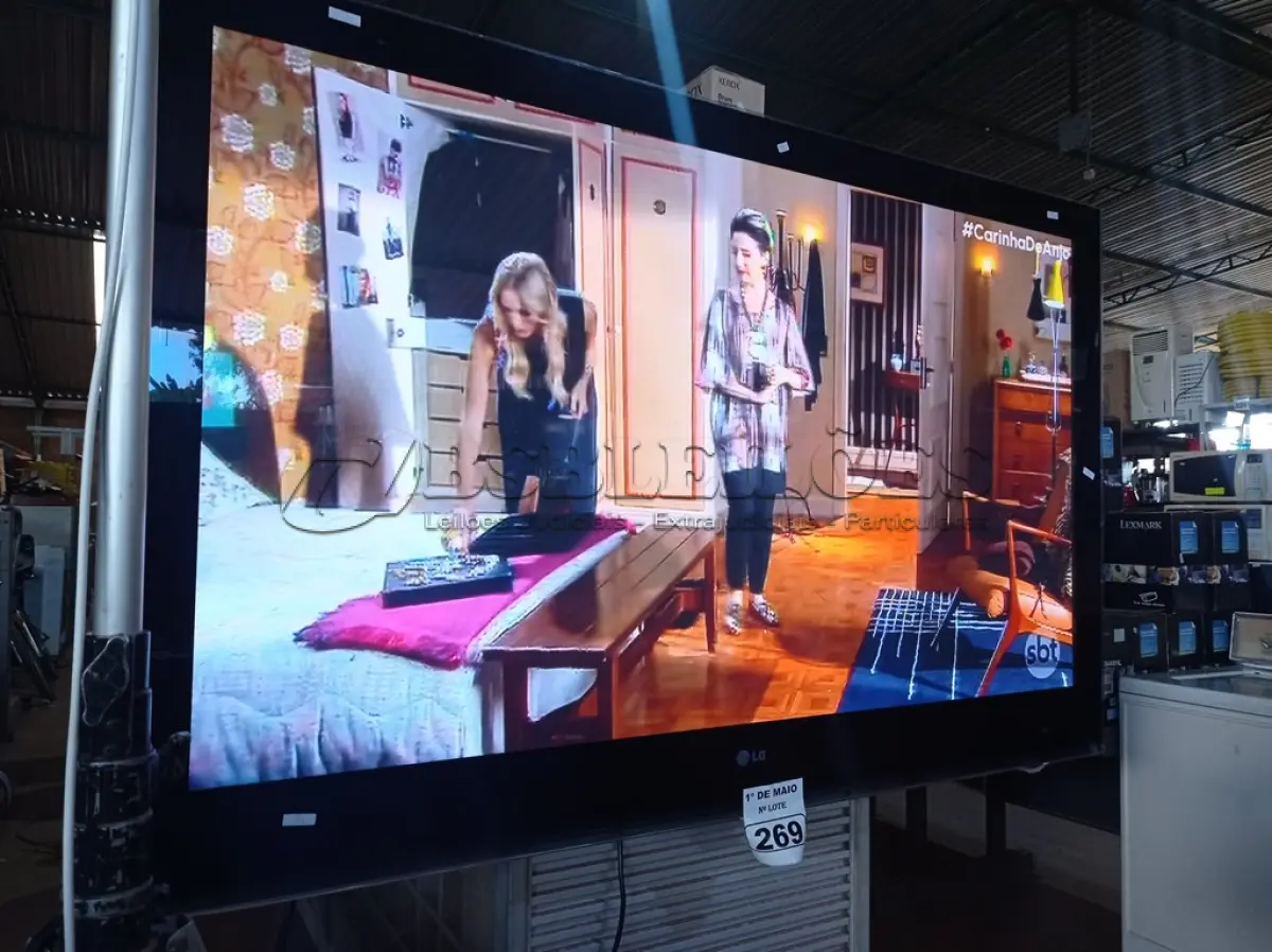 LOTE 269 - 01 TV LG 60” POL. (NO ESTADO) ATENÇÃO! FAZER A VISITAÇÃO ANTES DE ARREMATAR, NÃO SABEMOS SE FUNCIONA. LEILÃO NÃO TEM GARANTIA E NEM DEVOLUÇÃO, SUJEITO A POSSÍVEIS AVARIAS VISÍVEIS/OCULTAS E/OU AUSÊNCIA DE COMPONENTES.